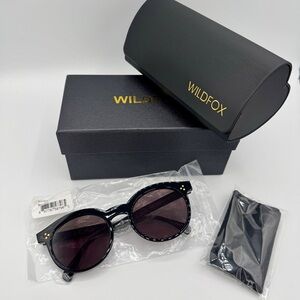 NWT Wildfox Harper Black Sunglasses Classic Round , NEW with case and cloth